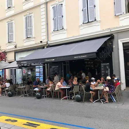 Centre 5 Minutes De La *