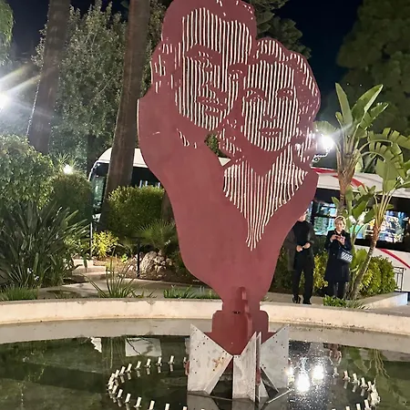 Centre 5 Minutes De La *