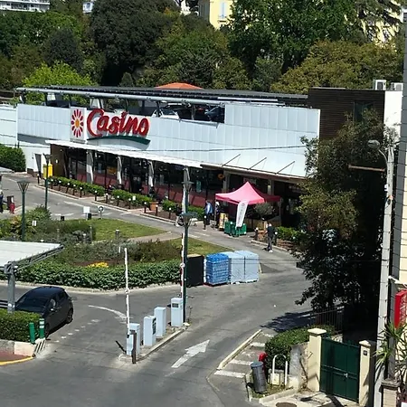 Centre 5 Minutes De La * カンヌ