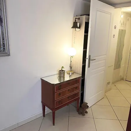 Centre 5 Minutes De La *