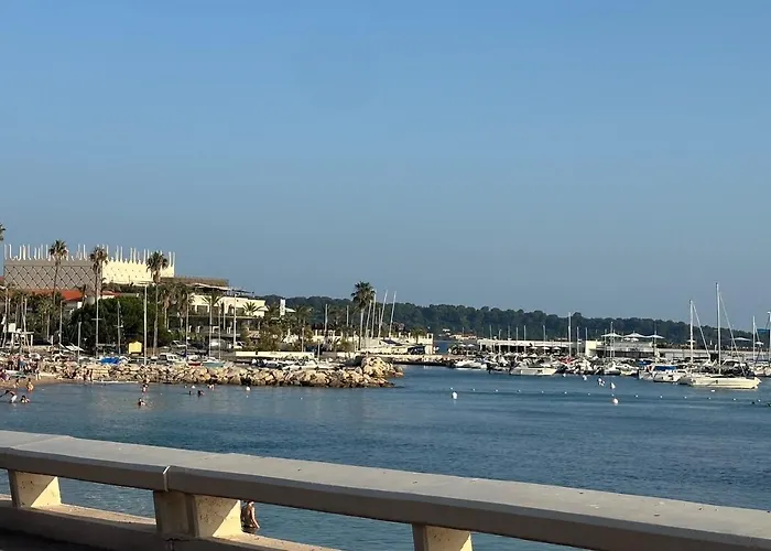 Centre 5 Minutes De La *