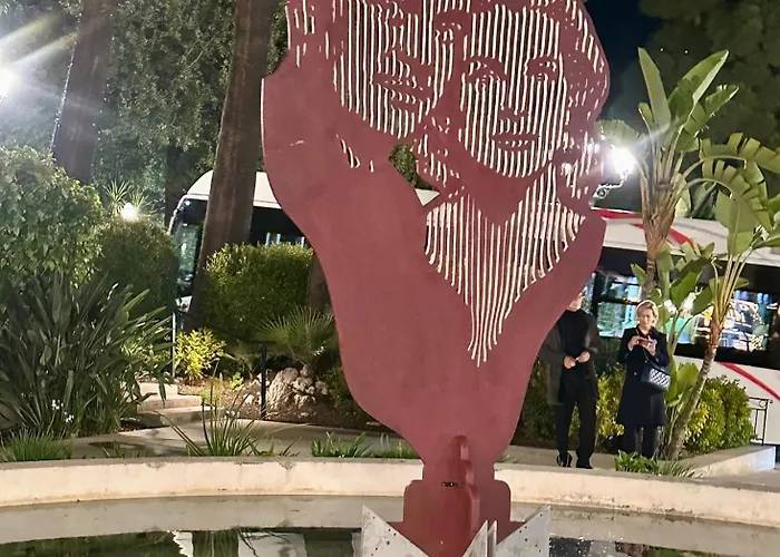 Centre 5 Minutes De La *